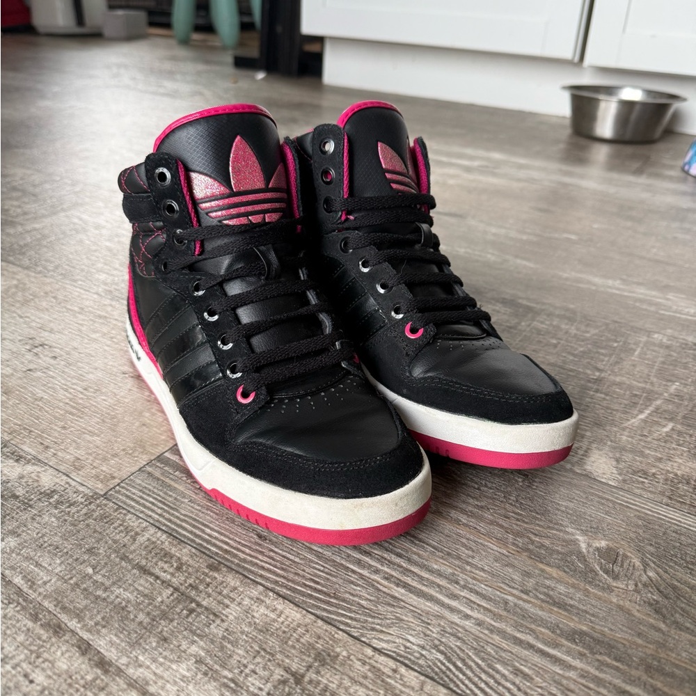 Adidas Women's Black and Pink Court Attitude Sneakers